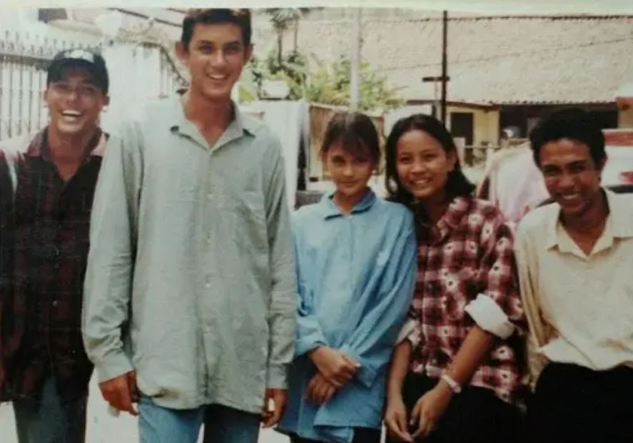 Potret 10 seleb blasteran saat remaja, bukti memesona dari dulu