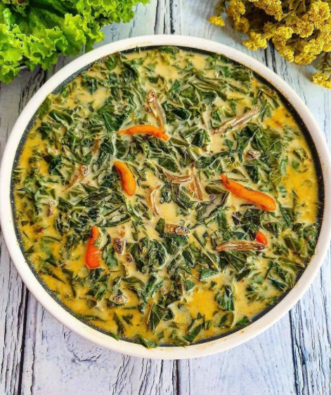 9 Resep menu buka puasa sayur daun singkong pedas, enak & mudah dibuat