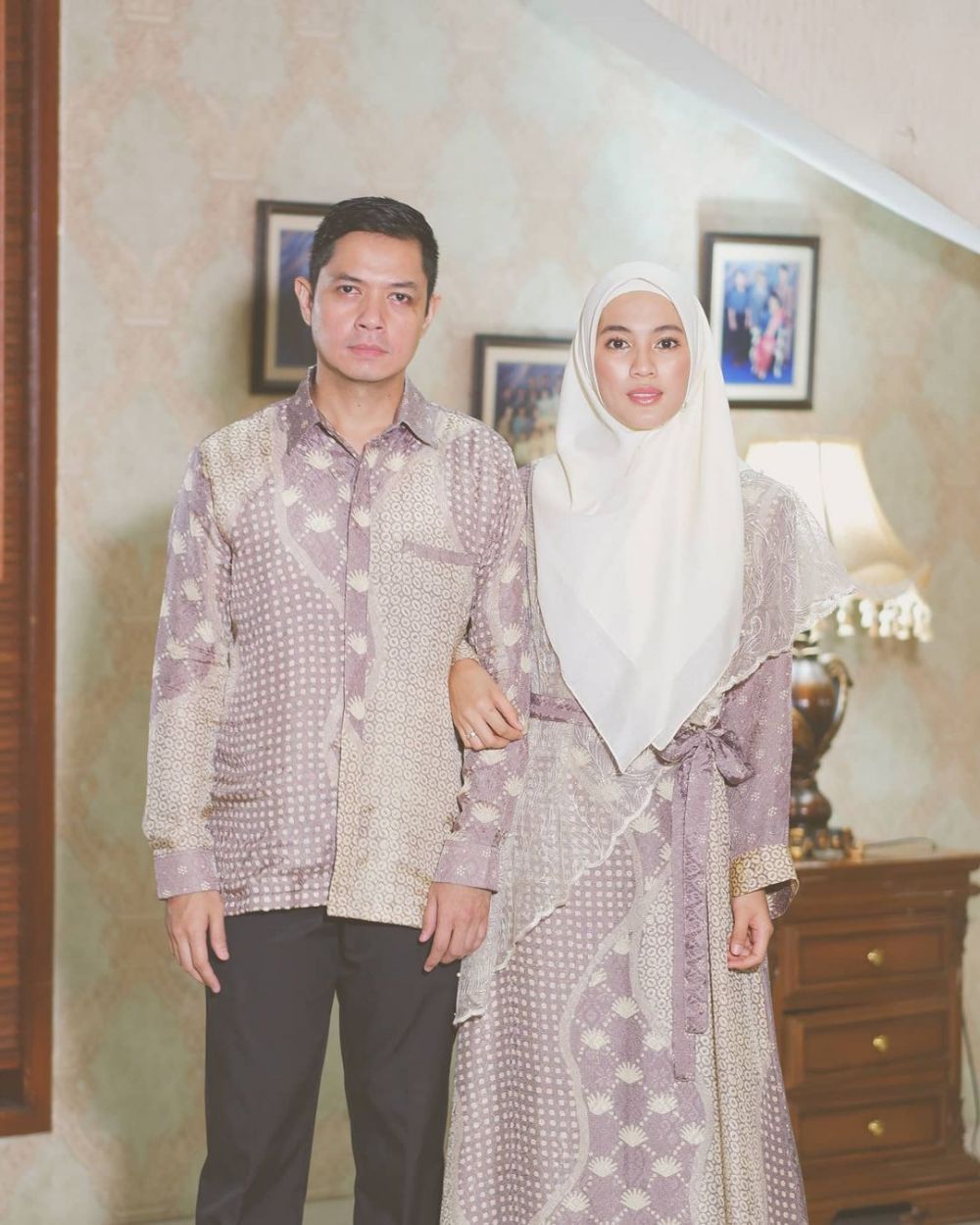 Potret 10 pesinetron kembaran baju sama pasangan, couple goals banget