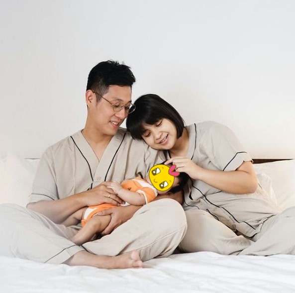 Potret 10 pesinetron kembaran baju sama pasangan, couple goals banget