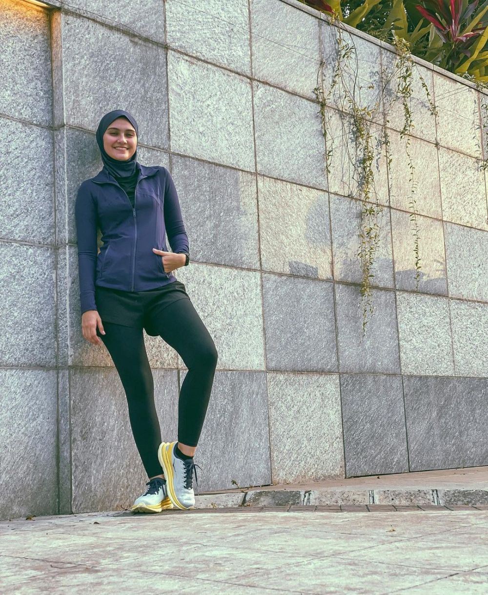 Ide outfit olahraga 10 seleb ini cocok untuk muslimah, bikin nyaman