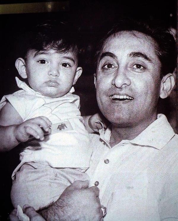 Potret masa muda 10 ayah seleb top Bollywood, bikin terpana