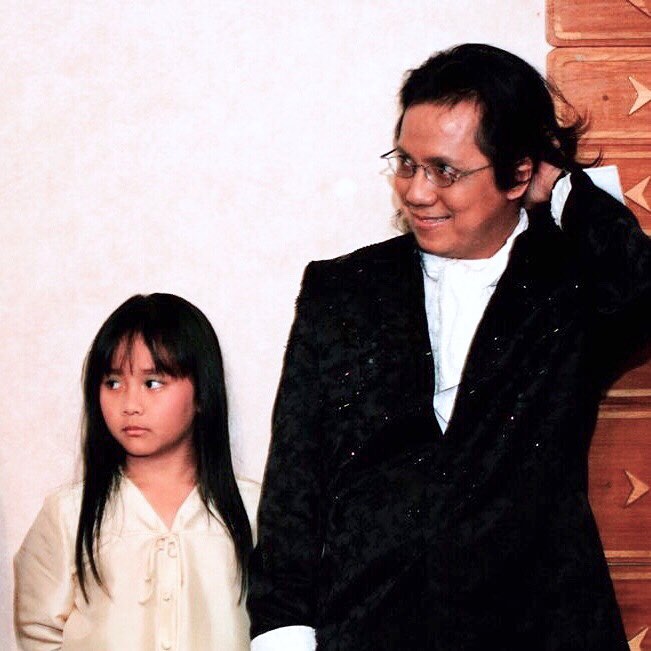 Potret masa kecil 10 diva Indonesia, aura bintangnya sudah terpancar