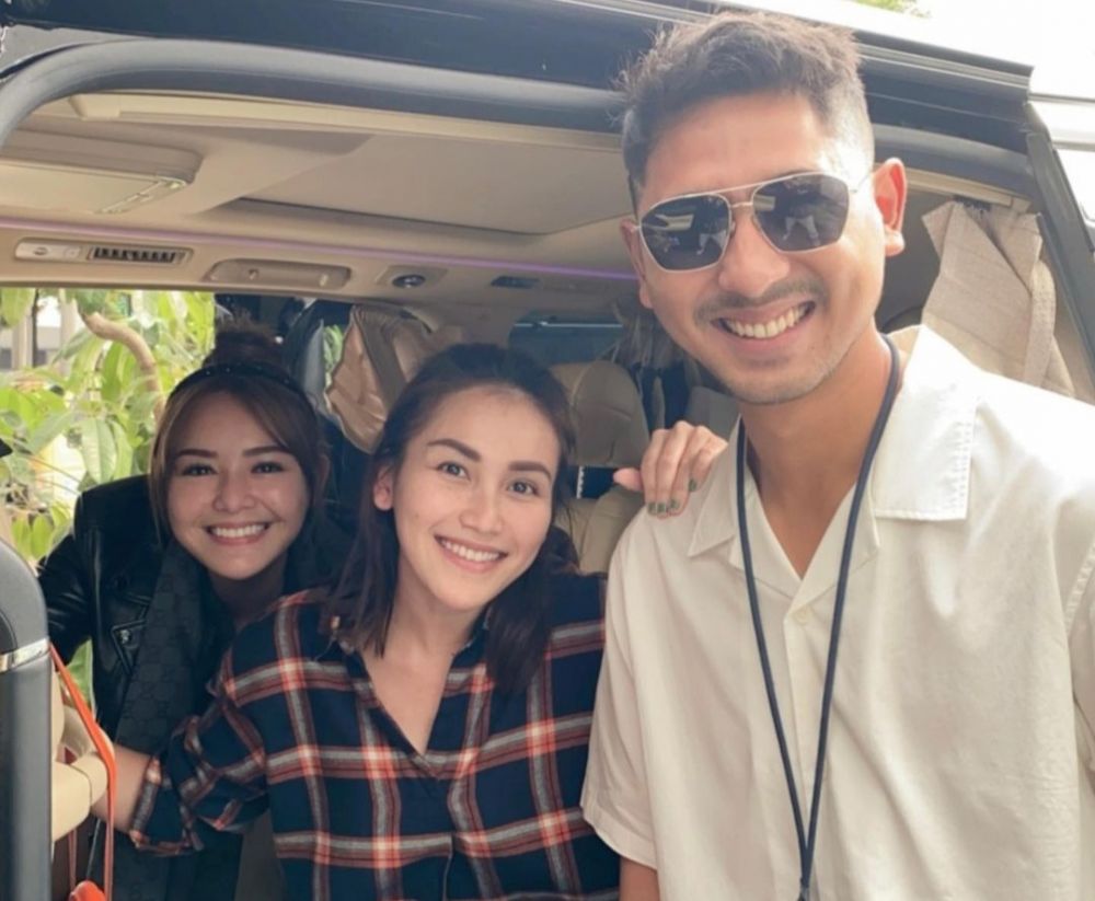 Potret 8 seleb foto bareng pemain Ikatan Cinta, fans berat