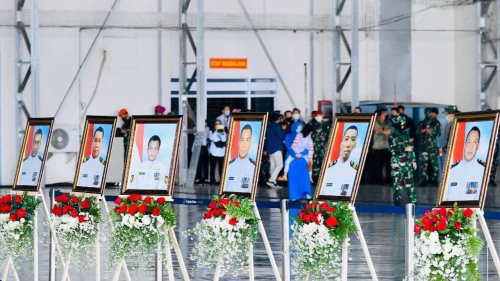 10 Momen kenaikan pangkat & tabur bunga untuk awak KRI Nanggala-402