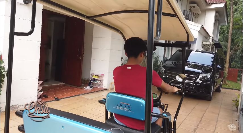 8 Momen Ruben Onsu beli Tuk Tuk, langsung coba keliling kompleks