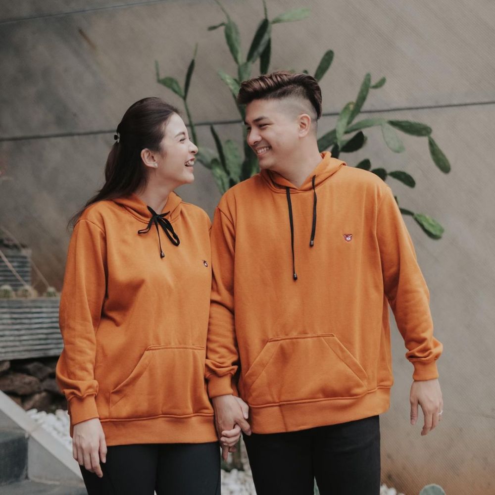 8 Pesinetron ini dilamar saat ulang tahun, spesial dan romantis