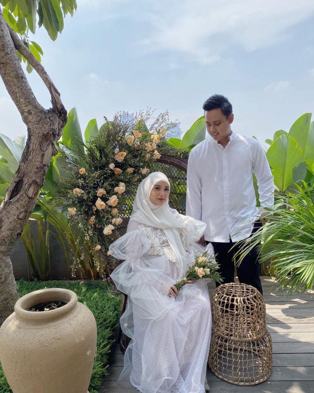 8 Pesinetron ini dilamar saat ulang tahun, spesial dan romantis