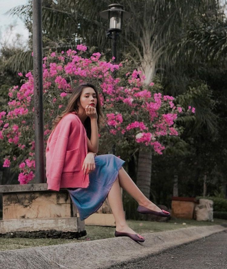 10 Gaya outfit Beby Tsabina dengan nuansa pastel, stylish abis