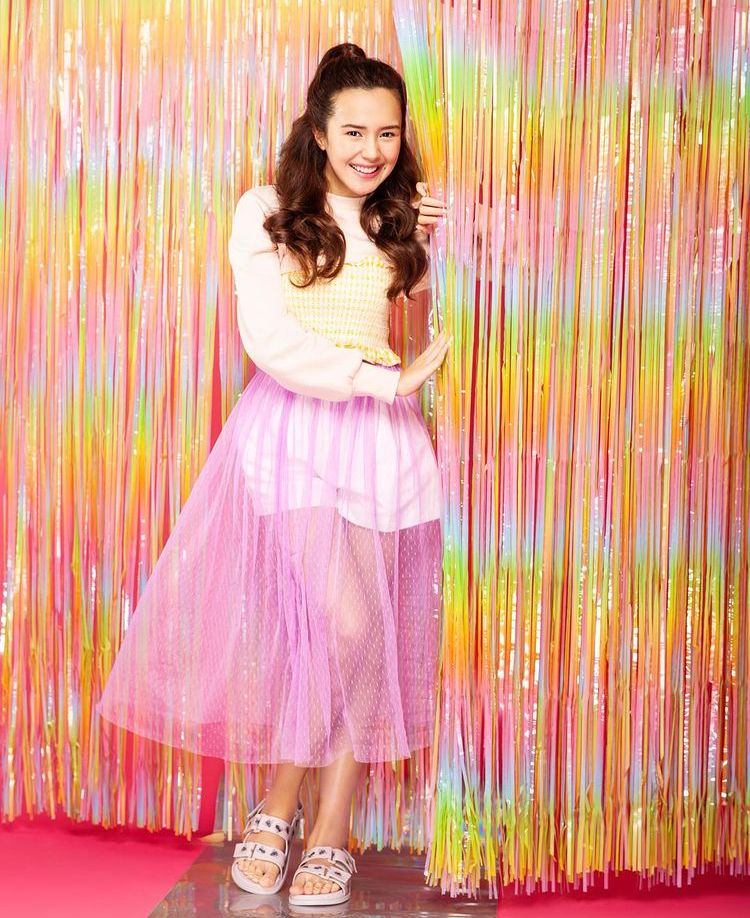 10 Gaya outfit Beby Tsabina dengan nuansa pastel, stylish abis