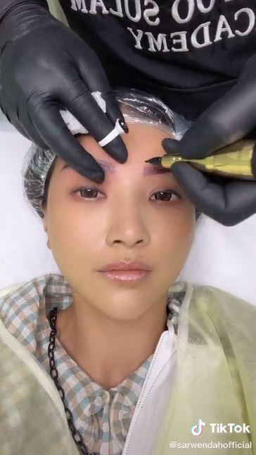 10 Momen Sarwendah sulam alis dan bibir, kian menawan