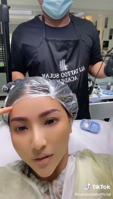 10 Momen Sarwendah sulam alis dan bibir, kian menawan