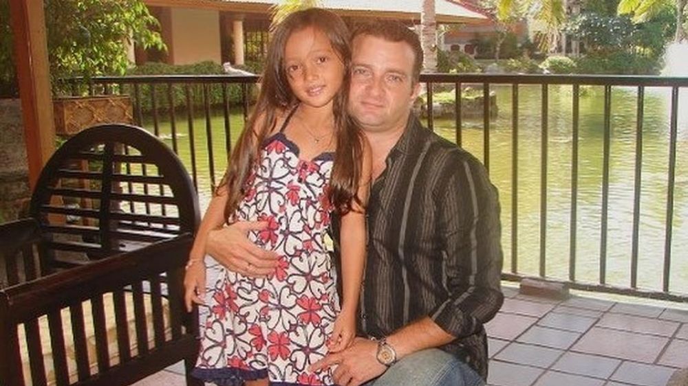 Potret masa kecil 10 seleb cantik dan ayah bule, Irish Bella gemesin