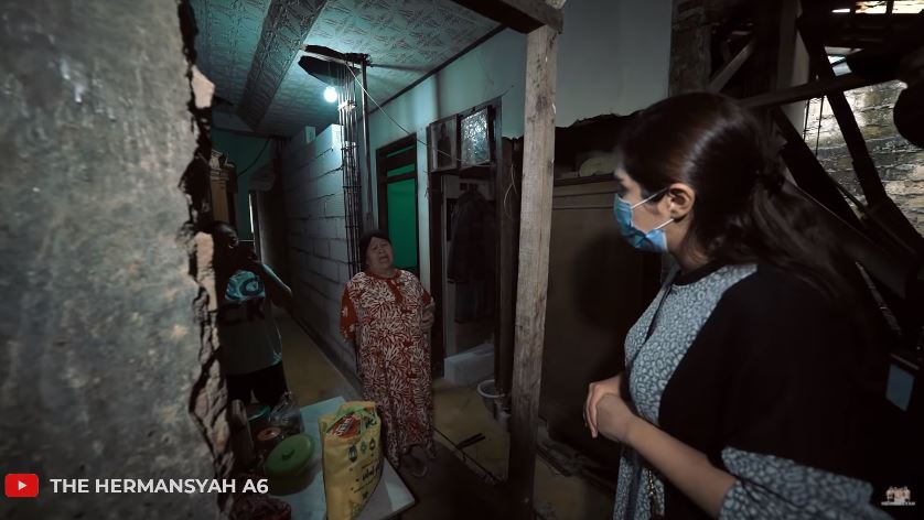 10 Momen Ashanty berbagi kepada sesama, bagikan 100 paket sembako