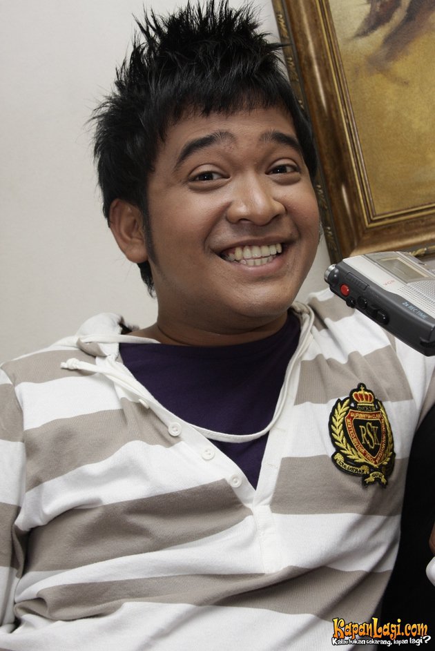 Potret awal karier 7 host Liga Dangdut, penampilannya manglingi