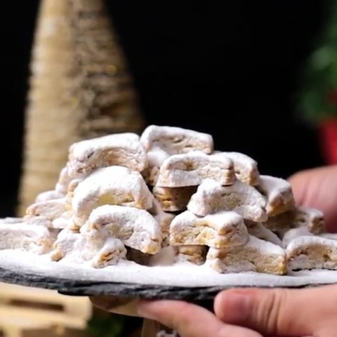 Resep aneka kue putri salju © 2021 brilio.net Resep aneka kue putri salju © 2021 brilio.net
