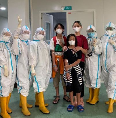 7 Momen Joanna Alexandra setia temani sang suami di rumah sakit