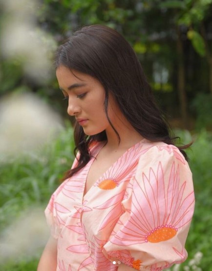 8 Gaya outfit Mawar Eva De Jongh serba pink, manis memesona