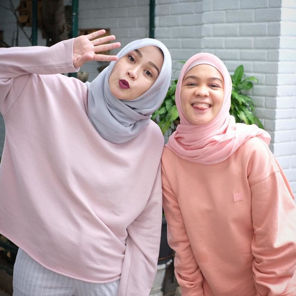 10 Potret kompak Zaskia Mecca dan Tantri Namirah, sahabat jadi ipar