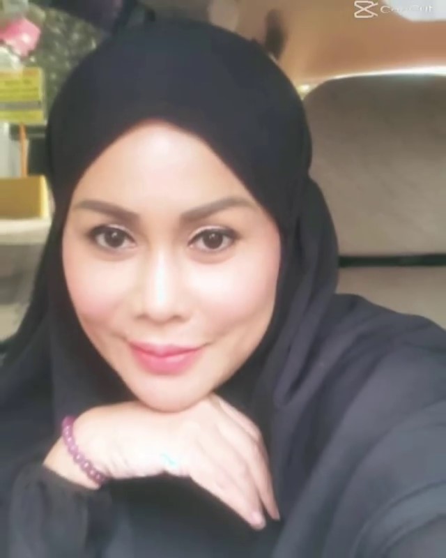 10 Potret terbaru Mak Vera mantan manajer Olga Syahputra, berhijab
