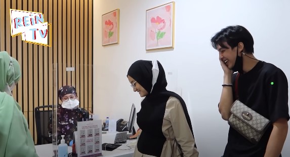 10 Momen Dinda Hauw cek kandungan, hidung bayinya mirip Rey Mbayang