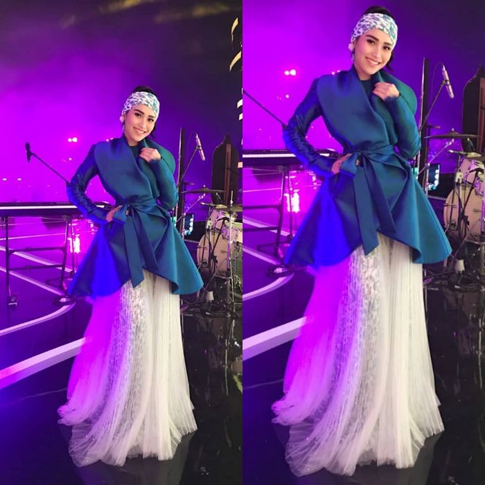 Potret 10 penyanyi cantik saat kenakan turban, Iis Dahlia khas banget