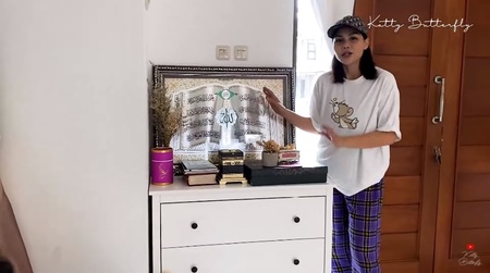9 Momen DJ Katty Butterfly pindah rumah, pajang hadiah dari fans