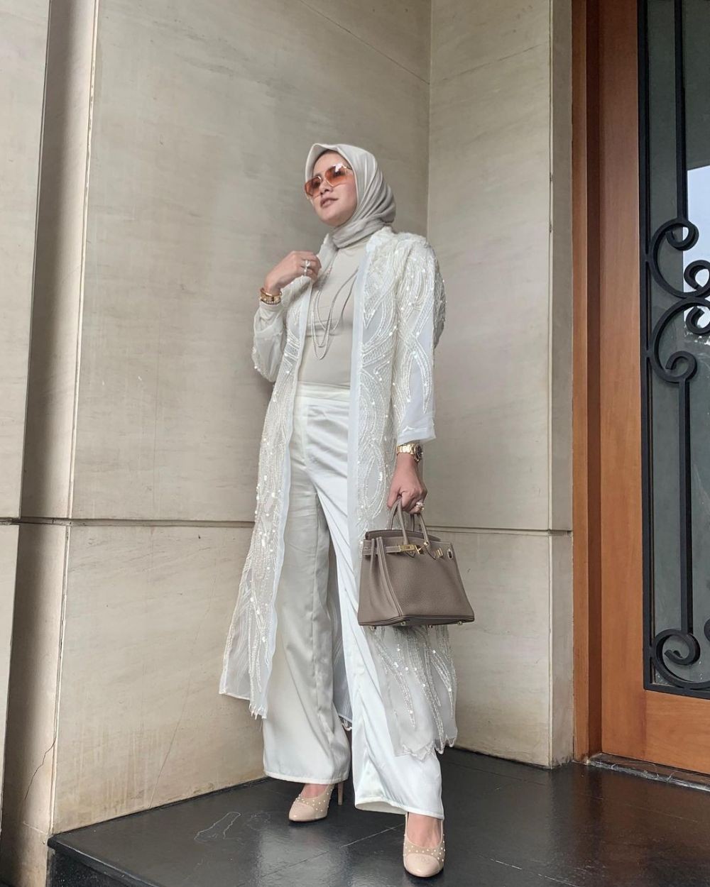 10 Gaya outfit hijab Olla Ramlan, cocok untuk kondangan