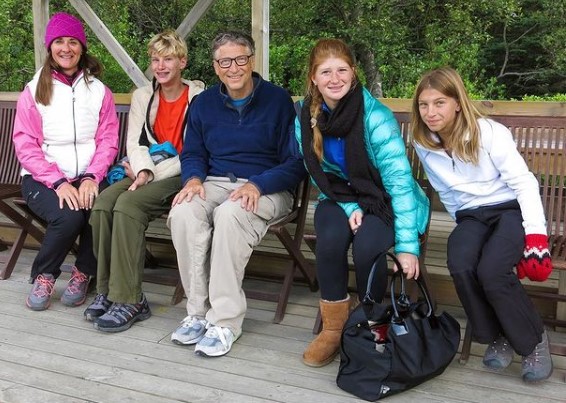 10 Potret kebersamaan Bill Gates dan keluarga, penuh kenangan