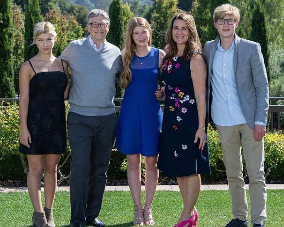 10 Potret kebersamaan Bill Gates dan keluarga, penuh kenangan