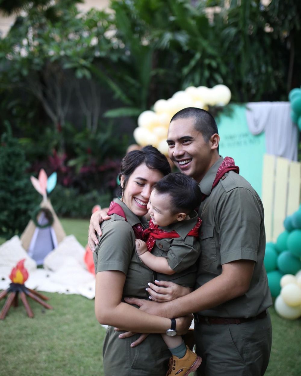 8 Momen Westny DJ rayakan ulang tahun anak, bertema camping scouts