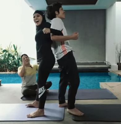 Ingin cepat hamil, ini 12 momen Aurel yoga bareng Atta Halilintar