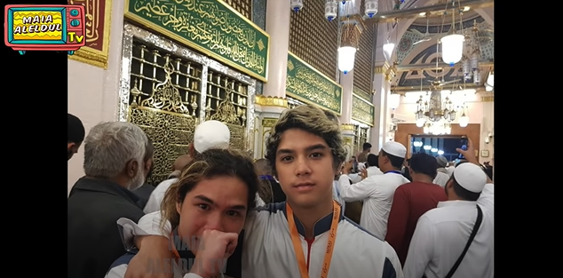10 Potret Al dan Dul jalani ibadah umrah pertama kali, penuh haru