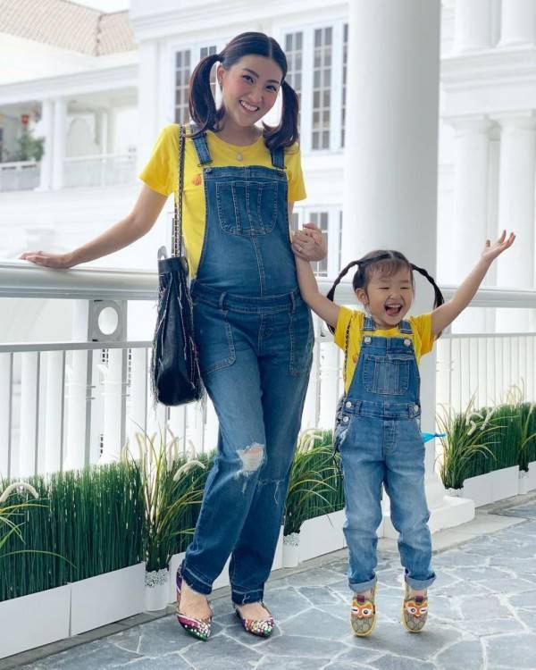 Gaya 5 seleb kenakan celana kodok saat hamil, Felicya Angelista modis