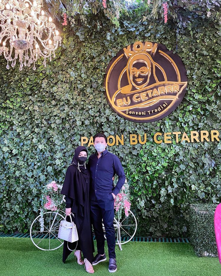 6 Potret restoran ibunda Syahrini, desainnya Instagramable