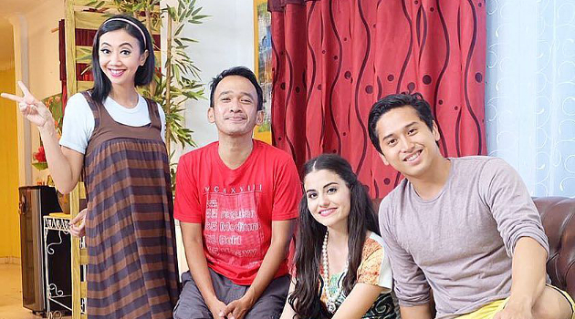 Potret lawas 7 presenter saat main sinetron, gayanya ikonik