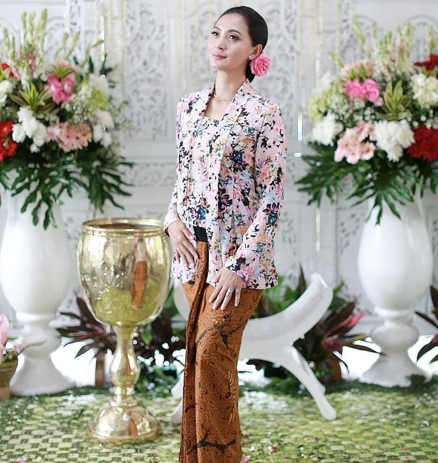 Gaya anggun 10 aktris FTV Suara Hati Istri pakai kebaya, elegan banget