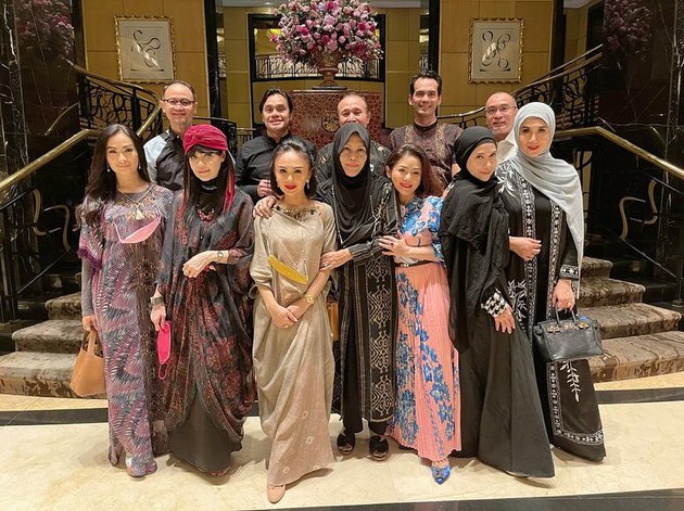 8 Potret Iis Dahlia buka bersama Geng Mama Hits, memesona maksimal