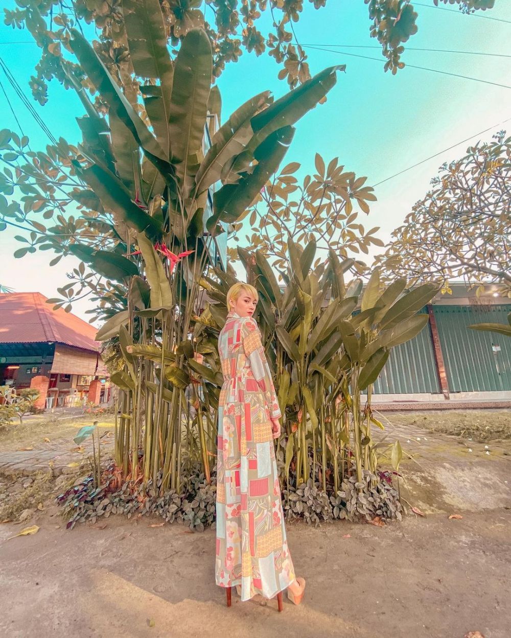 8 Potret Dara The Virgin dengan rambut pirang super pendek, manglingi