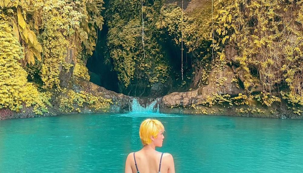 8 Potret Dara The Virgin dengan rambut pirang super pendek, manglingi