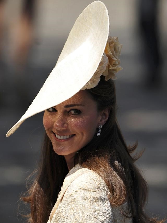 Perawatan unik 5 seleb cantik, Krisdayanti suntik DNA ikan salmon