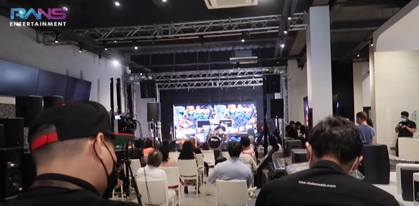 8 Momen Rafathar manggung pertama kali, Nagita deg-degan