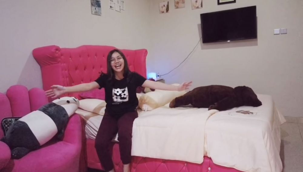 8 Potret kamar Frislly kekasih Jordi Onsu, penuh pernak-pernik pink