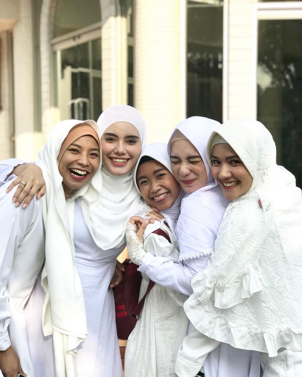 8 Potret kompak Putri Anne bareng geng seleb, ada Ayya Renita