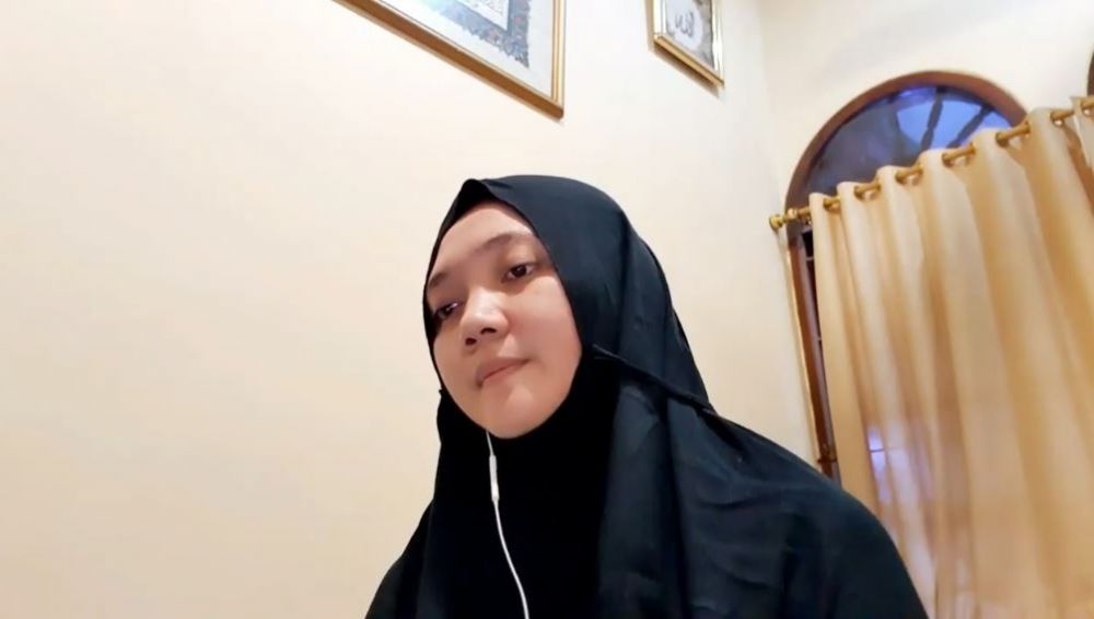 8 Potret Sulis saat tanpa makeup, bukti cantik alami