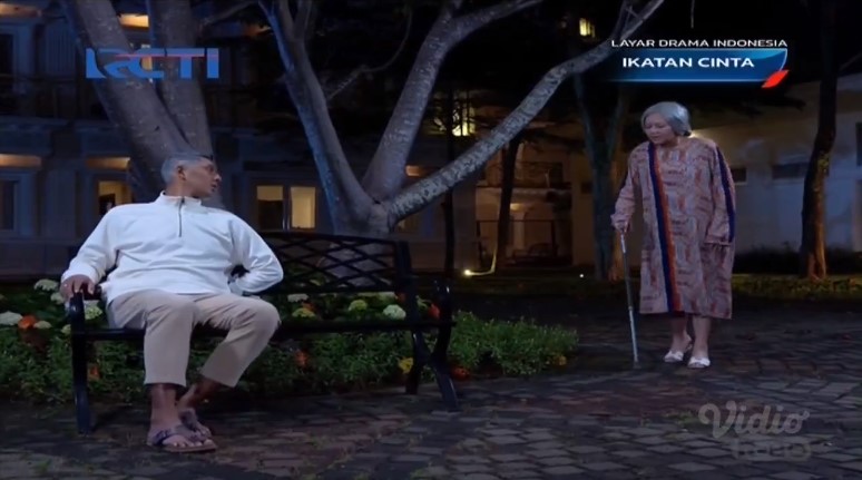 10 Potret Arya Saloka dan Amanda Manopo dandan jadi tua, bikin baper