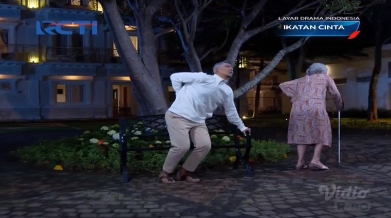 10 Potret Arya Saloka dan Amanda Manopo dandan jadi tua, bikin baper