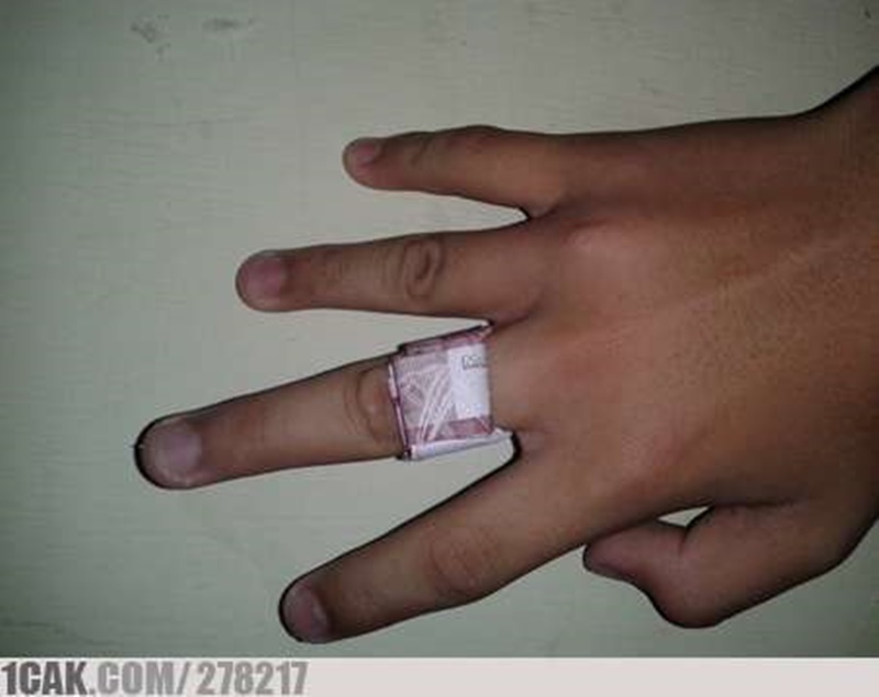 10 Potret lucu benda menyerupai perhiasan ini bikin lihat dua kali