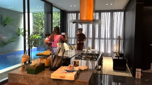 12 Penampakan rumah mewah Nisya Ahmad, ada liftnya