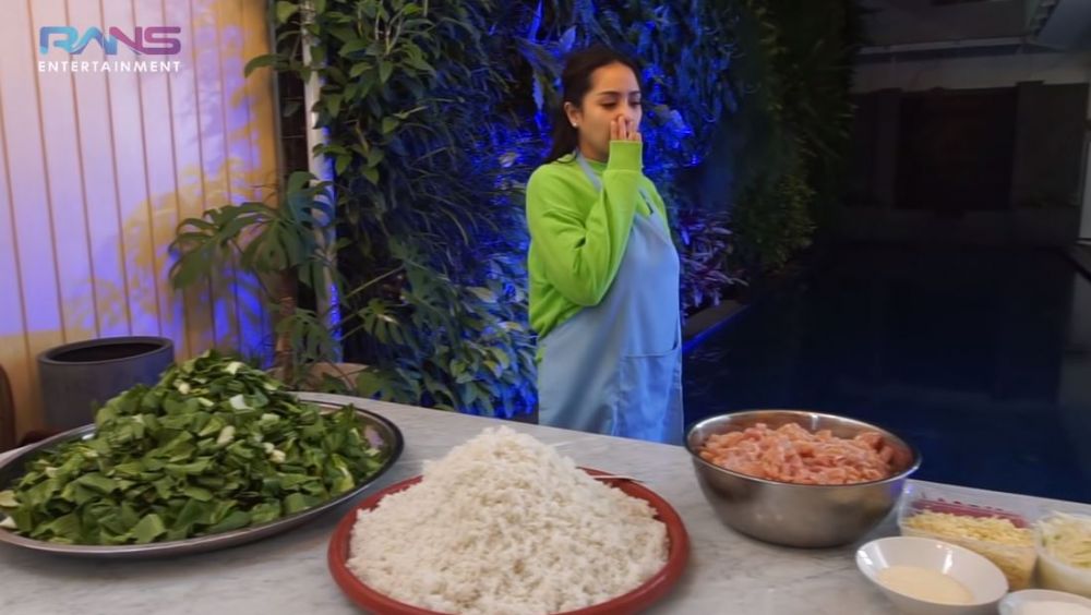 12 Momen Nagita Slavina masak untuk sahur dan buka puasa, bikin ngiler